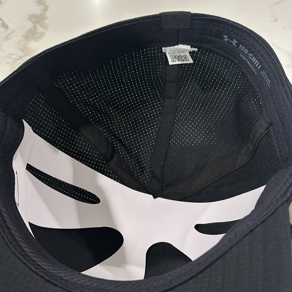 2 Under Armour Iso-chill hat golf, baseball, sports Small - Picture 6 of 9